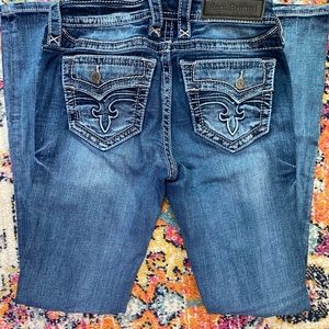 Rock Revival Mid rise Straight size 28